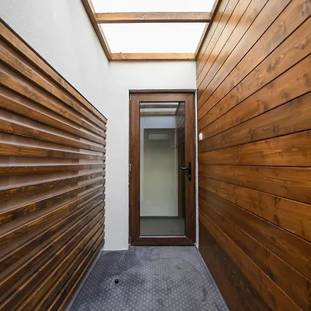 ゲストハウス Atrijum And クラドヴォ