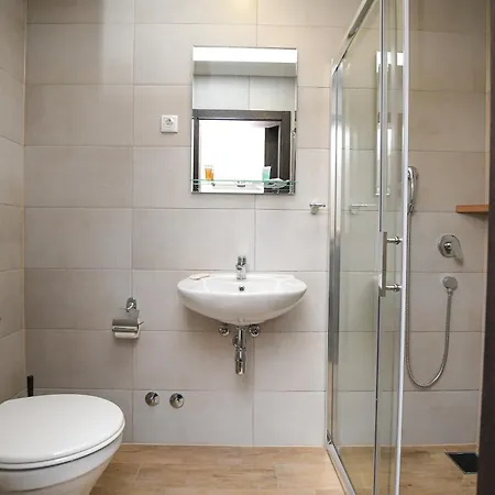 Atrijum And ゲストハウス クラドヴォ