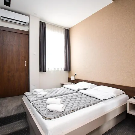 ゲストハウス Atrijum And 4*