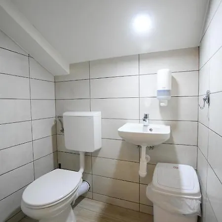 Atrijum And ゲストハウス