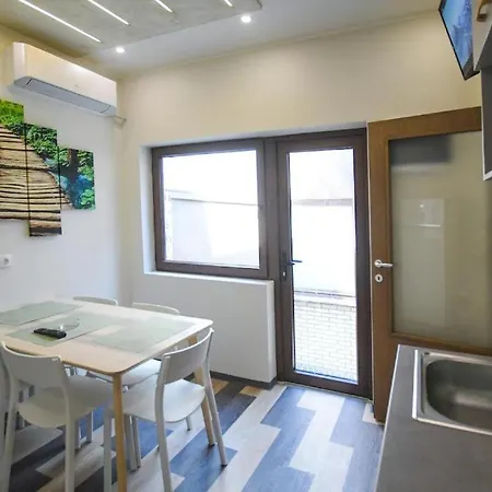 Atrijum And Πανσιόν