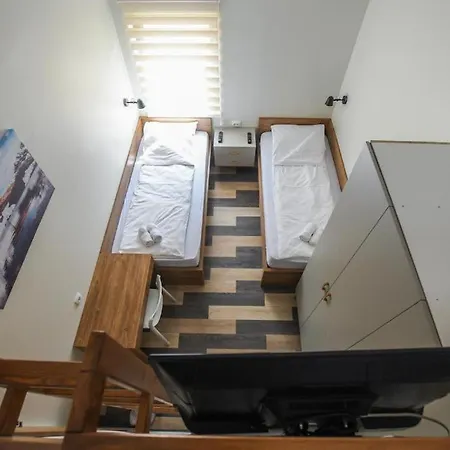 ゲストハウス Atrijum And 4*