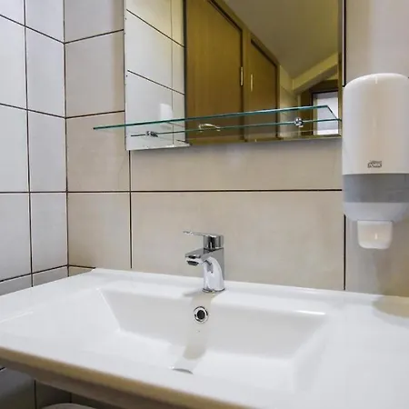 Atrijum And ゲストハウス クラドヴォ