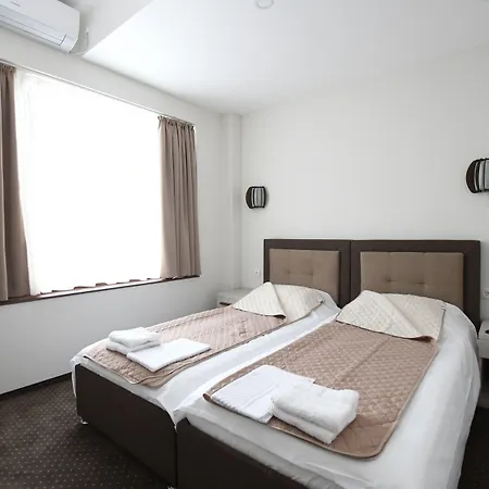 Atrijum And ゲストハウス 4*