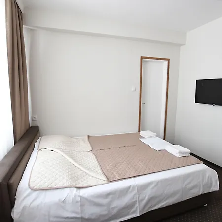 Atrijum And クラドヴォ