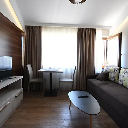 ゲストハウス Atrijum And 4*