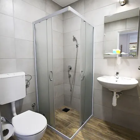 Atrijum And ゲストハウス 4*