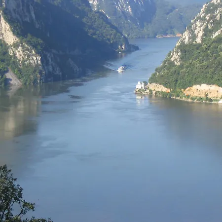 ゲストハウス Atrijum And 4*